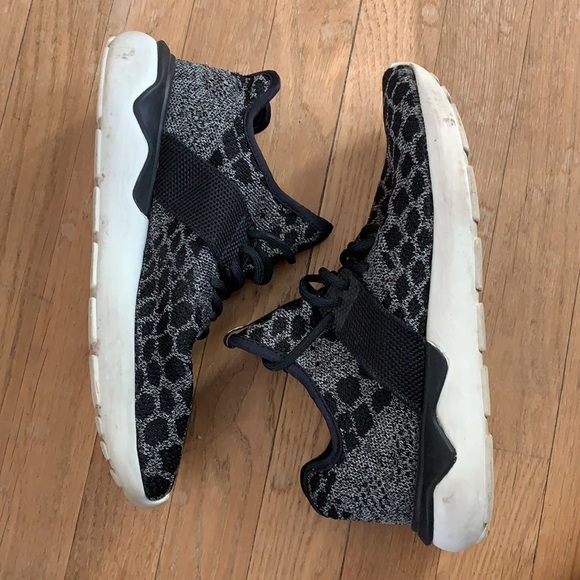 Adidas Tubular Black Sneakers Mens Size 7/Womens Size 9 - Picture 4 of 5